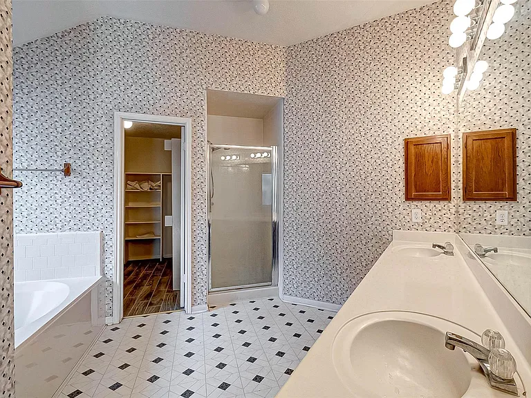 125 Barbetta Ct — Photo 37