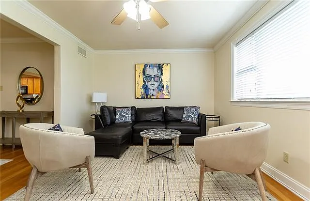 2 bed, 1.5 bath, 1070 sqft, $3,300 — Photo 4