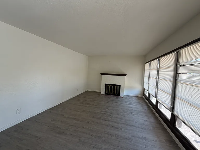 7650 Elm St — Photo 3