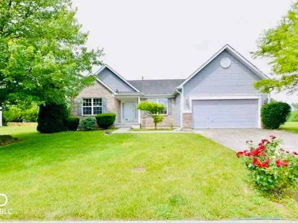 1527 Royal Lake Cir, Indianapolis, IN 46228