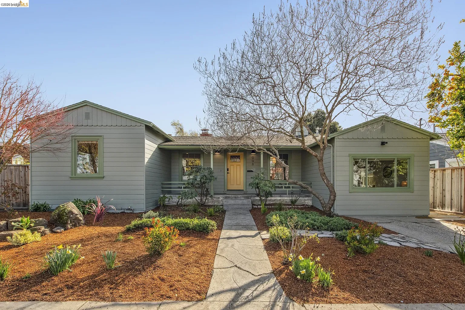 998 Virginia St photo 1