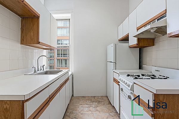 1st image of 253 E 52nd St APT 4D
