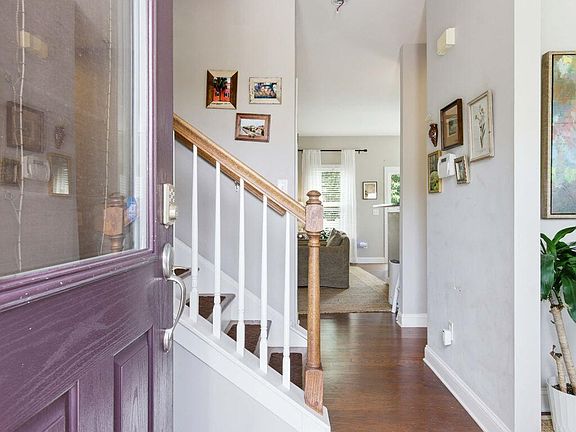 4th image of 89 Simons St