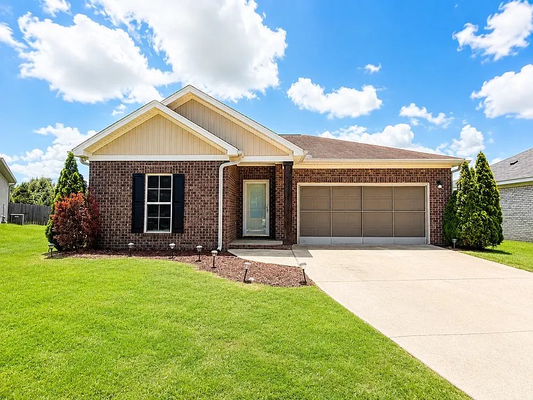 105 Belhaven Dr — Photo 1