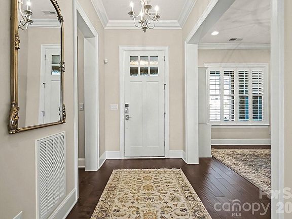 5th image of 647 Tallulah Falls Dr