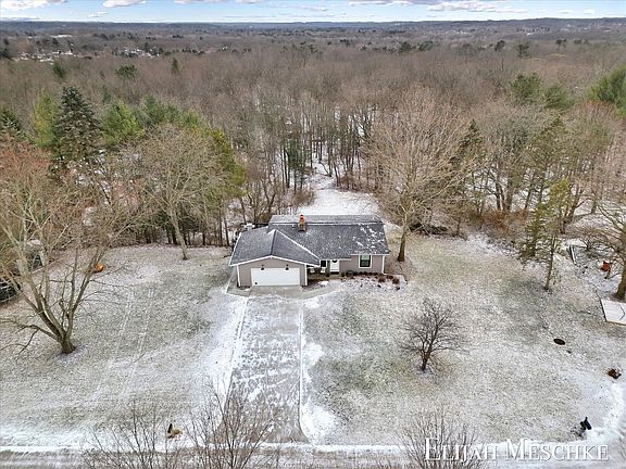 2nd image of 6771 Juneview Ct NE