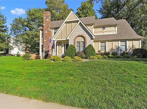 2nd image of 626 Cottonwood Ln