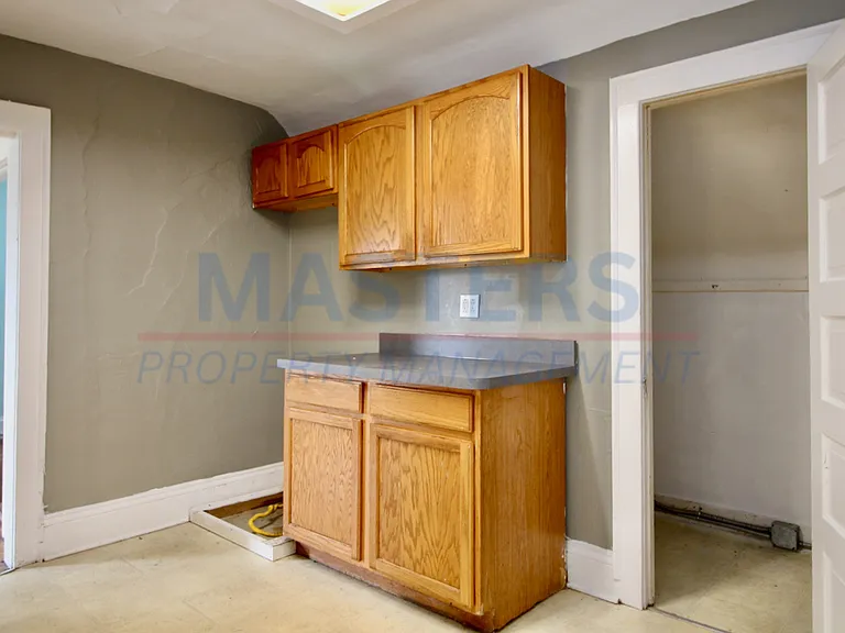 2563 Foraker Ave — Photo 12