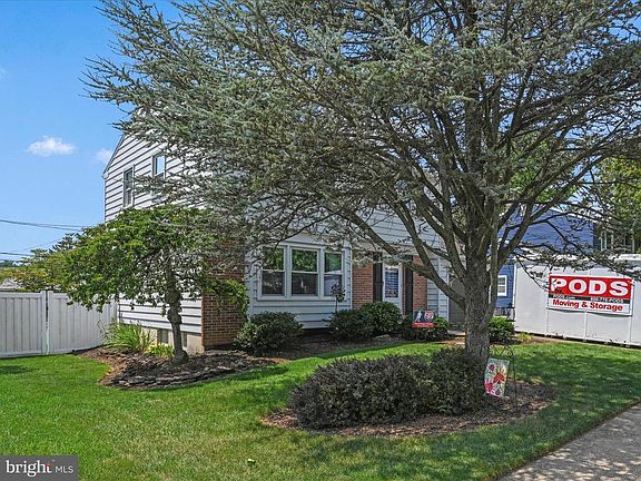 3rd image of 1646 Glenn Rd