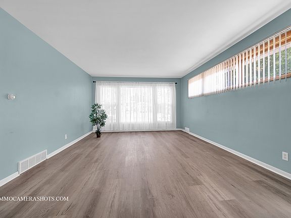 3rd image of 306 N Park Ave