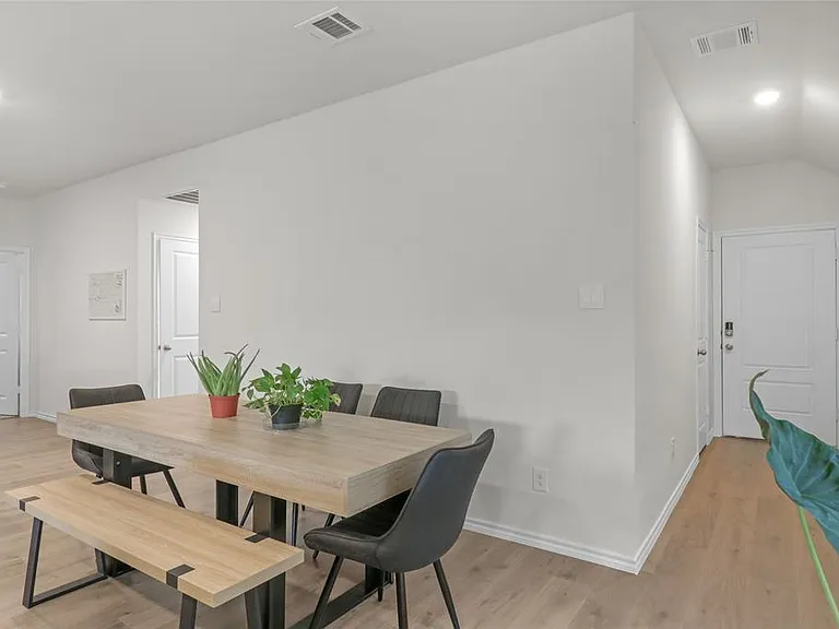 2907 Hadley Dr — Photo 8