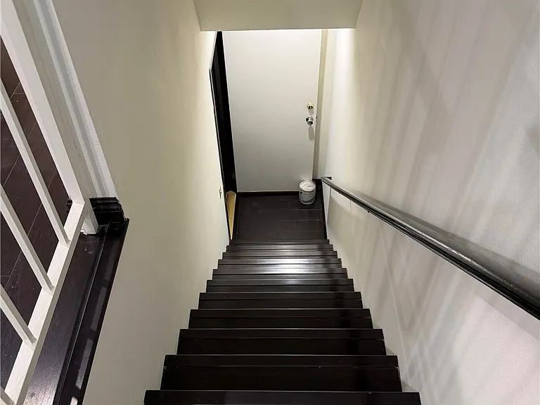329 Genoa St #D — Photo 25