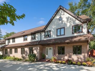 915 Lois Ln, Glenview, IL 60025