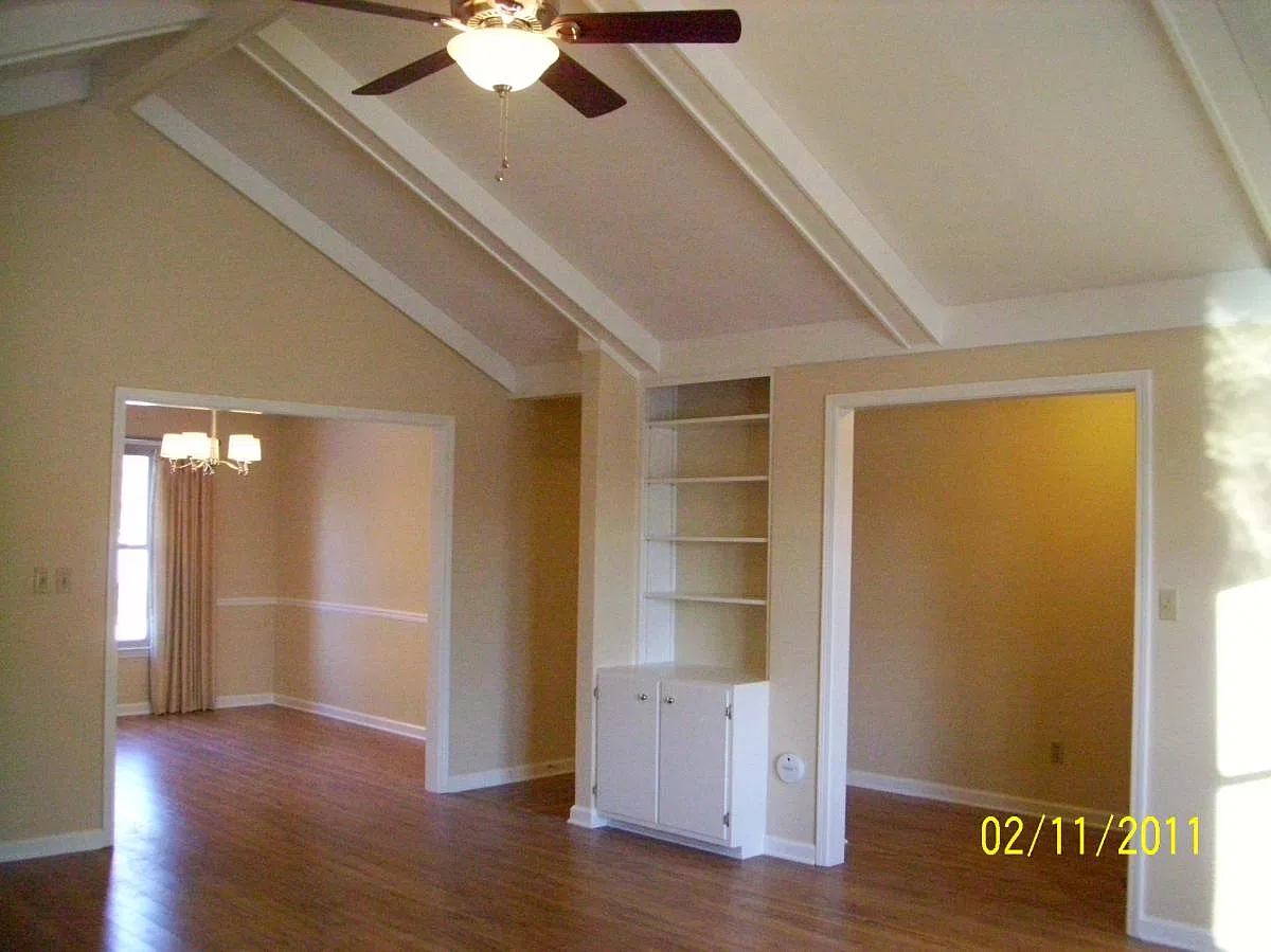 3 bed, 1600 sqft, $1,800 — Photo 2