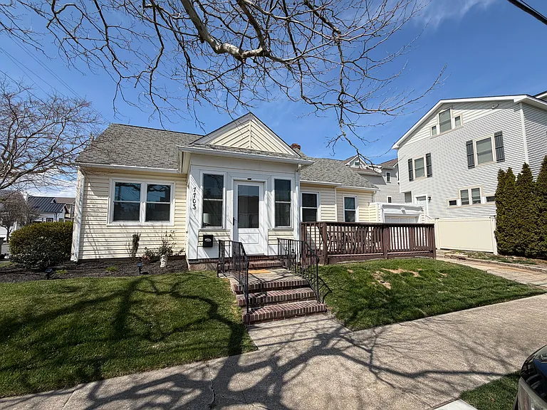 7703 Winchester Ave — Photo 1