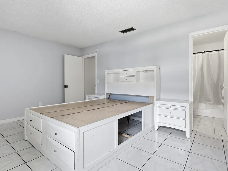 3801 N Oak Dr #A72 — Photo 25