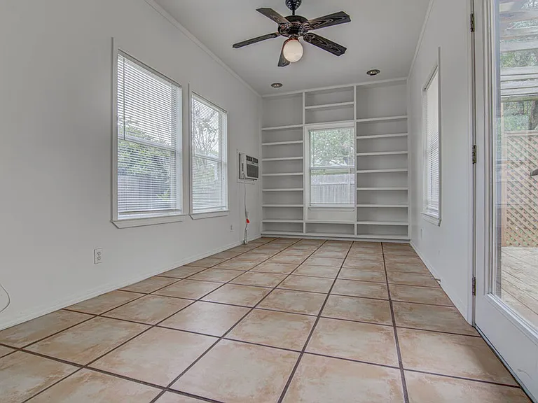 4300 Companeros Way — Photo 27