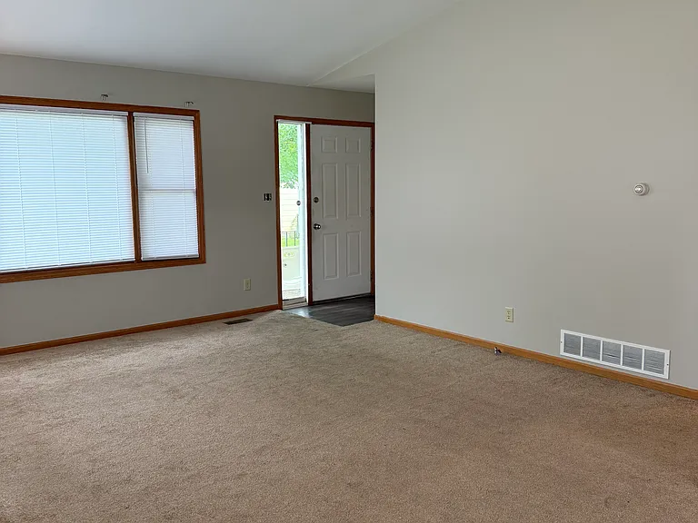 1005 Commercial St — Photo 3