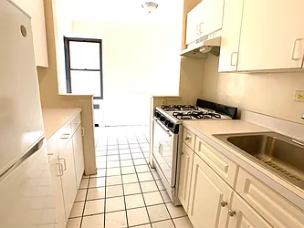 Rented by R New York