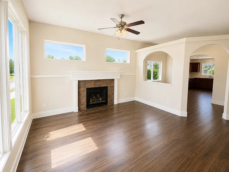 1703 W Tree Ln — Photo 2
