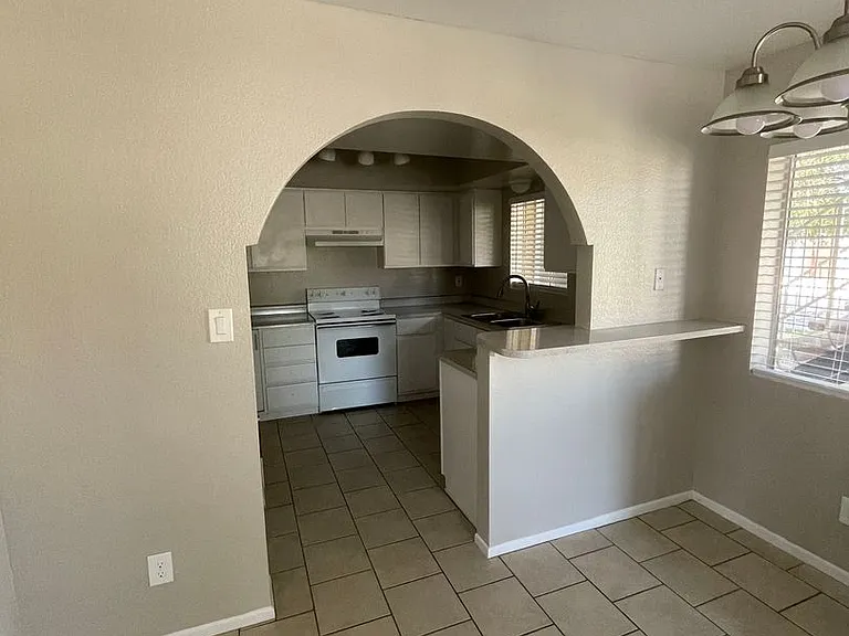 2704 E. Turney Ave — Photo 14