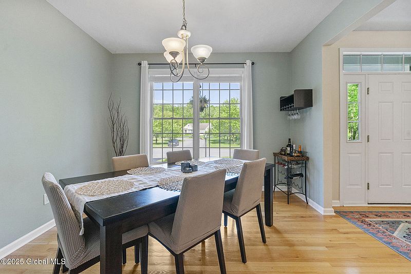 4th image of 28 Sterling Heights Drive