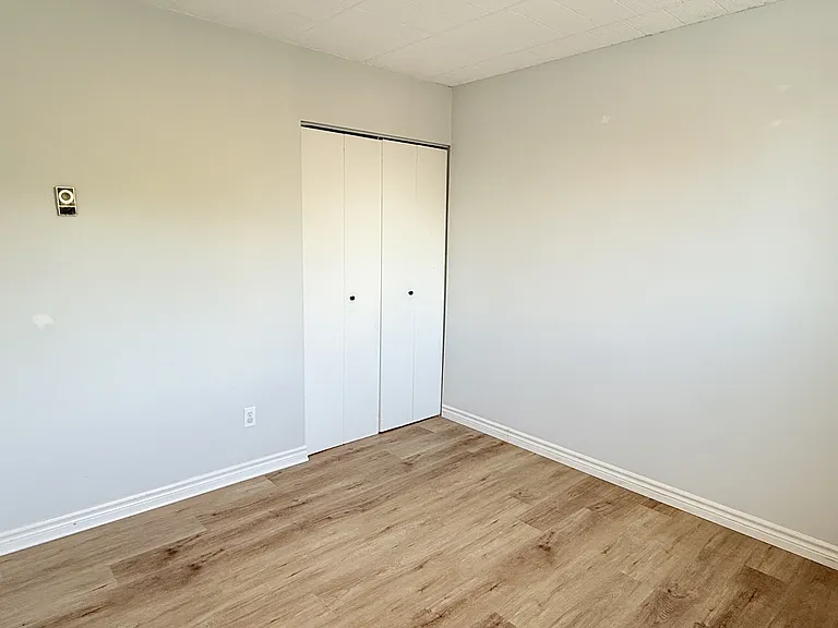 360 Tecumseh Rd W #307 — Photo 8