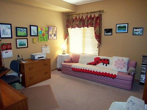 Spacious Study w/ Carpet & Warm Neutrals