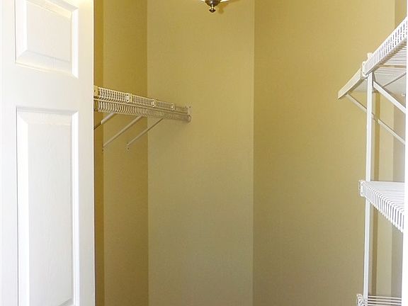 5th image of 630 Allegheny Cir