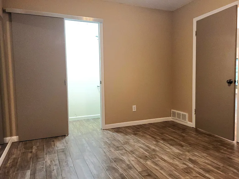 912 N Dove Rd — Photo 15