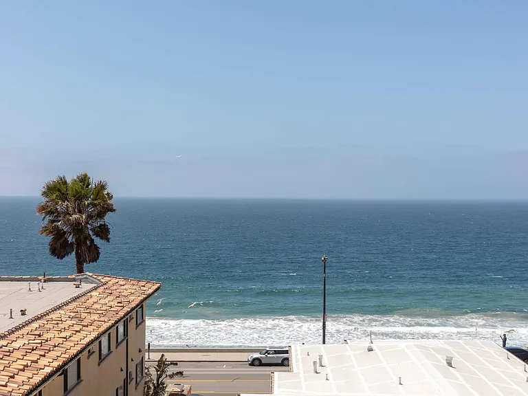 1007 S Catalina Ave — Photo 1