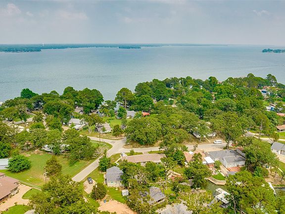 3rd image of 1813 Oak Shore Dr