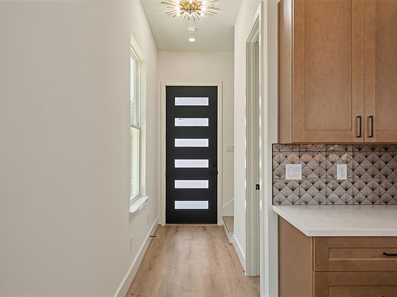 5th image of 307 Quitman St #B