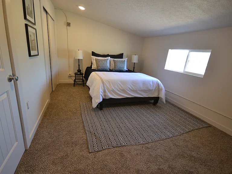 560 SW Paiute St #B — Photo 13