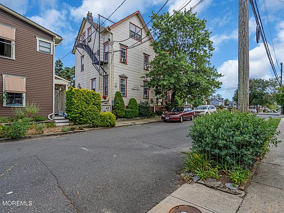 4th image of 98 Pennsylvania Ave APT 2