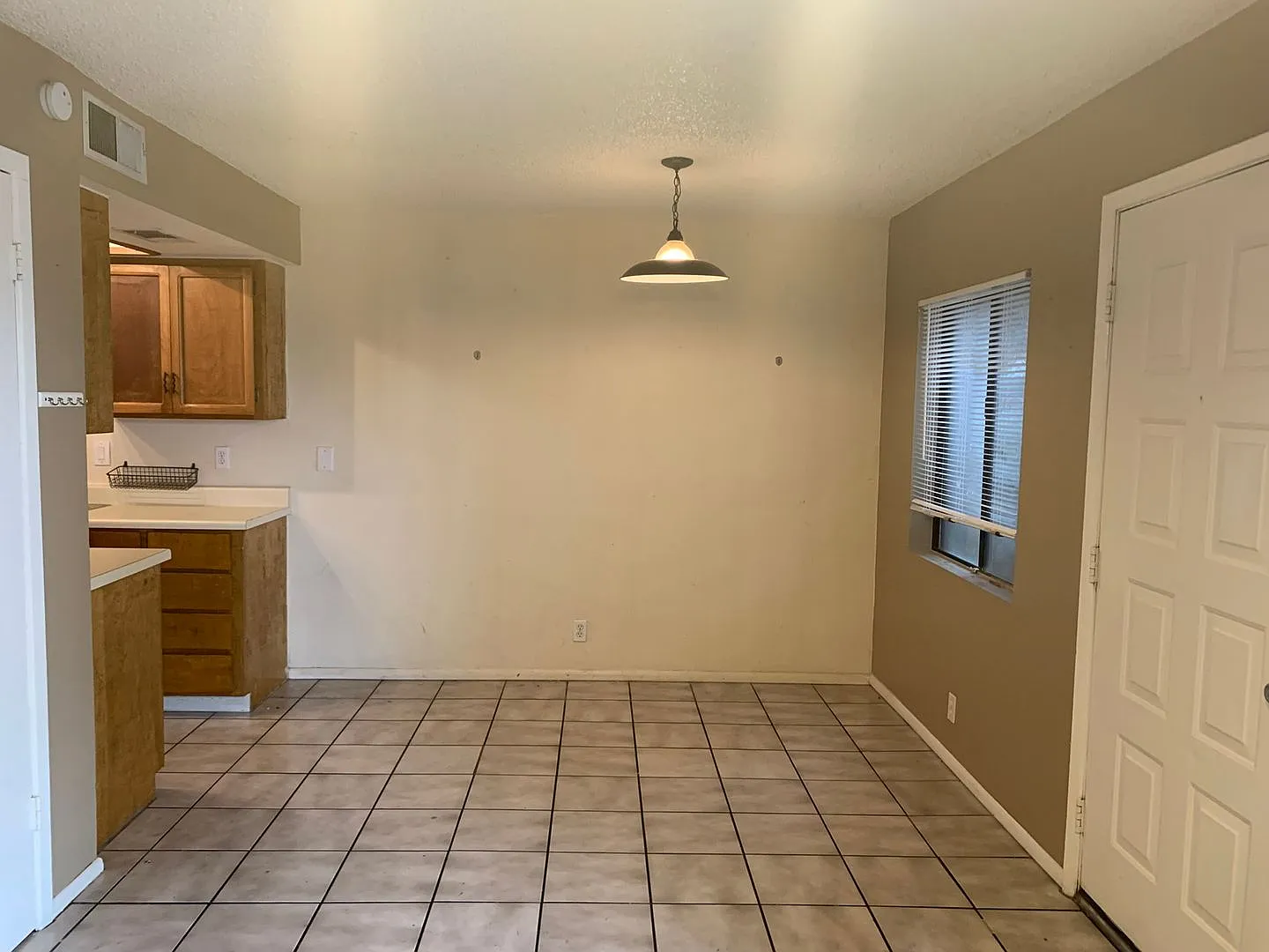 Wonderful 2 bedroom 1.5 bath unit in Chandler — Photo 3