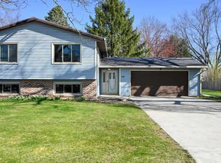 435 N Shore Dr, Belleville, WI 53508