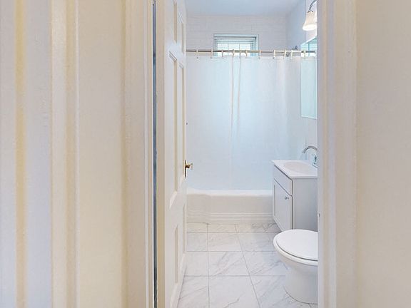 Kilsyth Hall Apartments - Bathroom