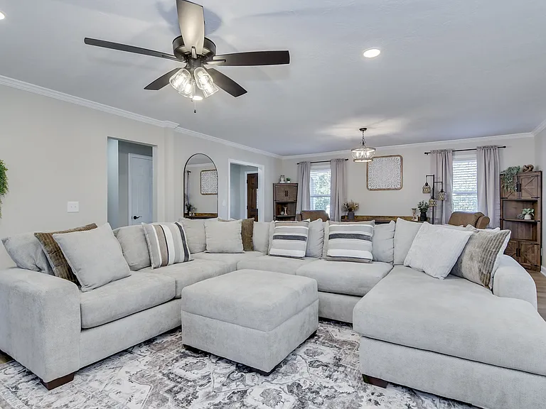226 Thread Needle Rd E — Photo 12