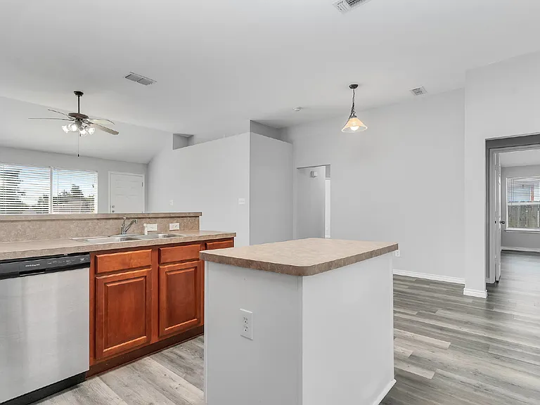 7321 Grass Valley Trl — Photo 9