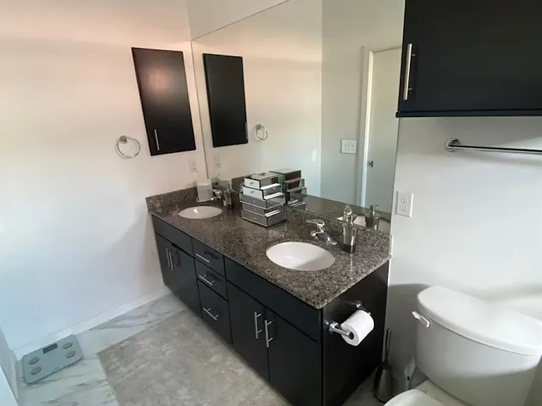 3002 Commerce St — Photo 9