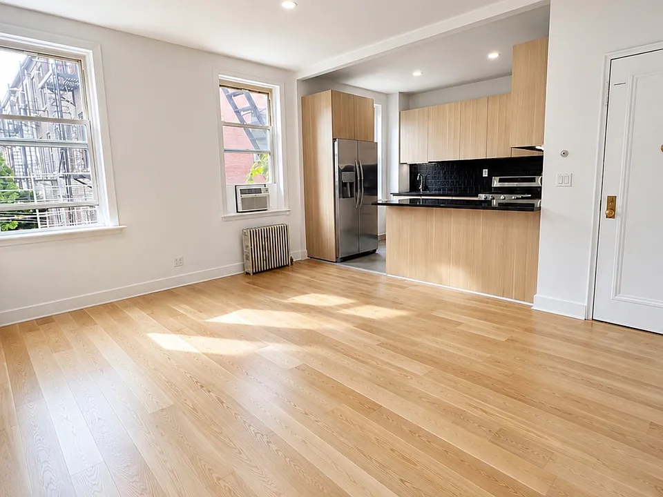 132 Franklin St #4