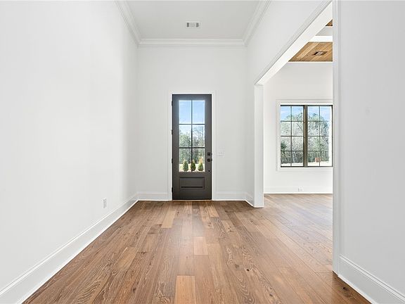 4th image of 705 Bethesda Ct