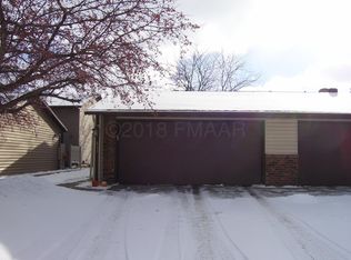 633 Beech Ln, Moorhead, MN 56560
