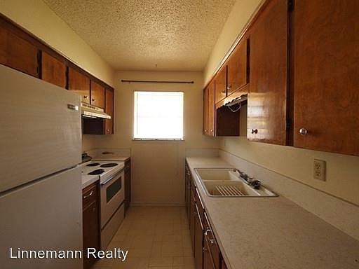 5th image of 702 Casa Dr