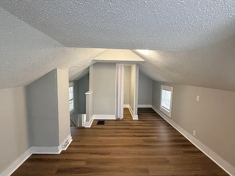 466 Main St — Photo 12