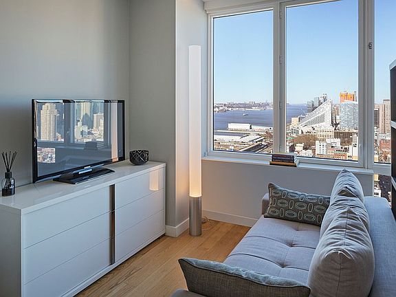 4th image of 605 W 42nd St APT 43D
