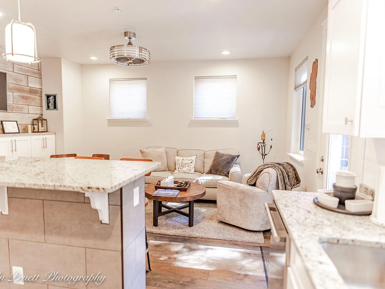 365 Cottonwood Ct — Photo 4