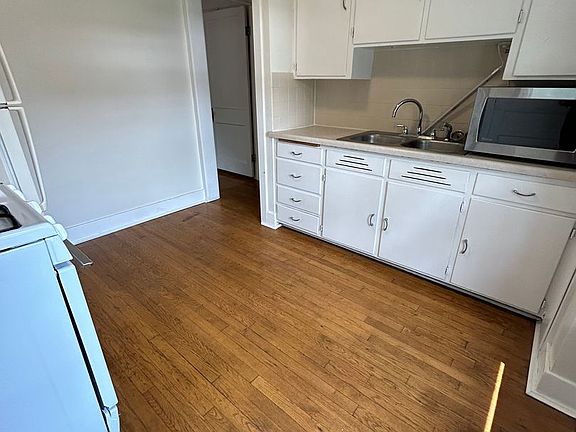 2nd image of 1234 W Ave S #1236