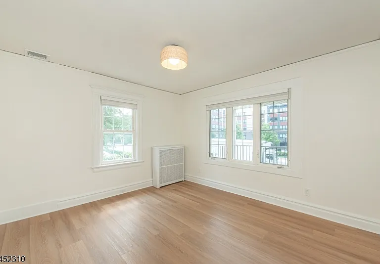 160 Bloomfield Ave #B — Photo 4
